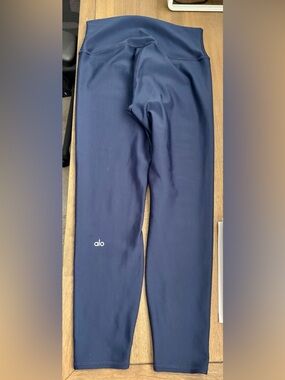 ALO Yoga 7/8 High-Waist Airbrush Legging in True Navy (discontinued color)